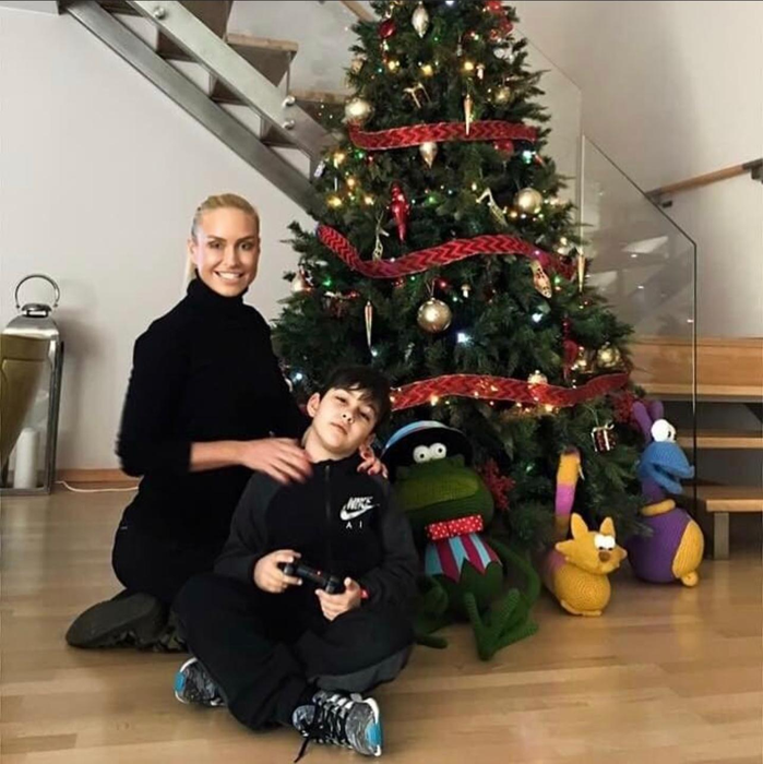 Vica Blochina a mizat pe decorațiuni în auriu și roșu
