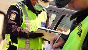 Reacția Poliției Române în legătură cu fotografia devenită virală pe Facebook: ”Nu avem normă de amenzi, dar în caz că...”