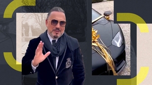 Sorinel Puștiu a ”lovit” chiar în început de an! A cântat pentru un membru al unui celebru clan și... 25.000 € dintr-un foc! Cadoul sărbătoritului, mașină de 375.000 €!