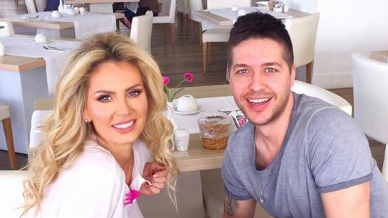 Vai, ce burtică MARE de gravidă are ANDREEA BANICĂ. Iată ce a ţinut artista până acum ASCUNS!