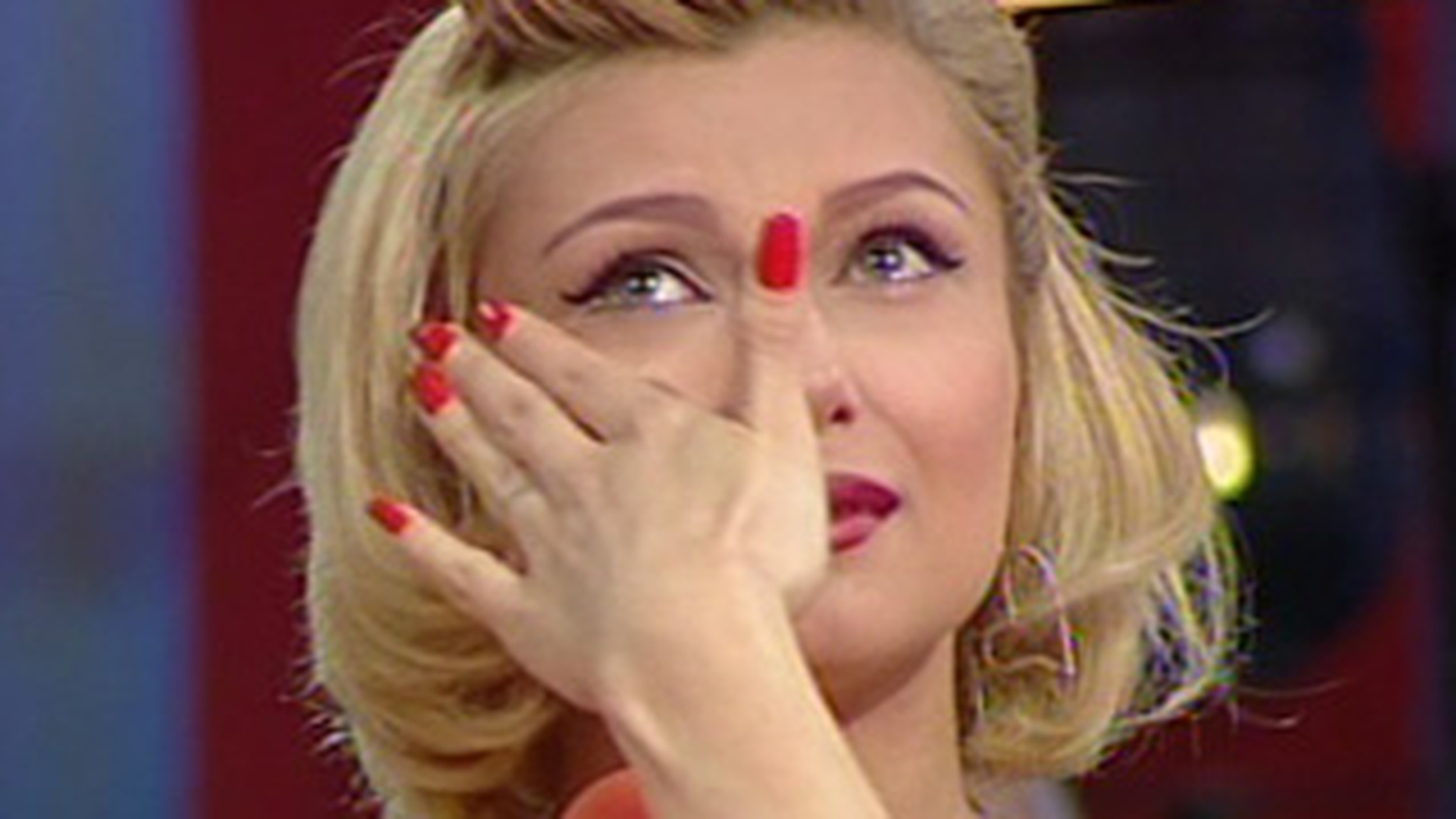 VIDEO Lora a izbucnit in lacrimi cand si-a adus aminte de drama prin care a trecut! "Cand am ajuns la psihiatrie mi-am dat seama ca eu n-am ce cauta acolo"