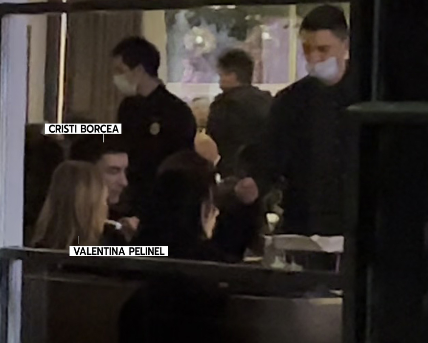 Cristi Borcea și Valentina Pelinel, la masă, într-un restaurant din Herăstrău, alături de prieteni (Foto: CANCAN.RO)
