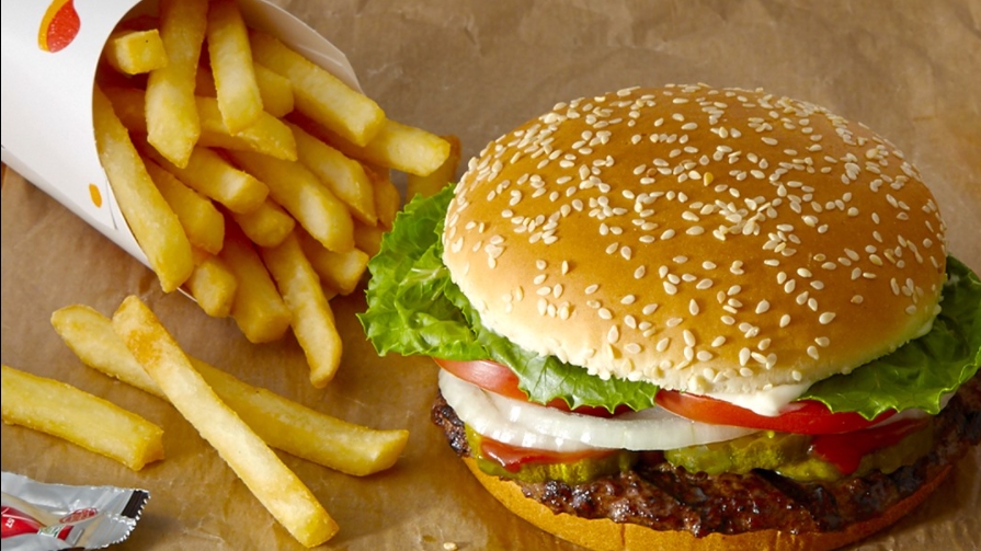 Ce salariu are un angajat de la Burger King, în România? Cât primesc lunar cei care lucrează la KFC sau Mc Donald's