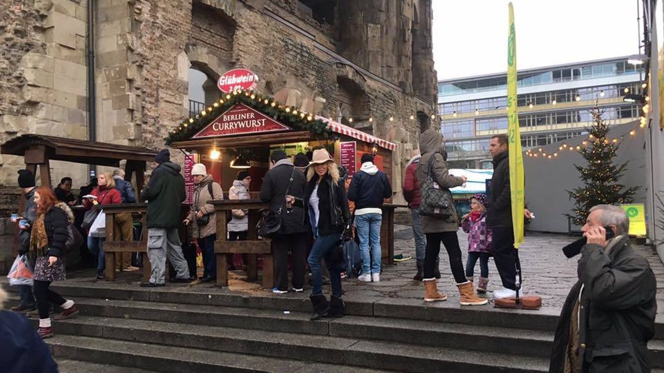 O blondă celebră de la noi printre vizitatorii târgului de Crăciun de la Berlin unde a fost comis atentatul terorist