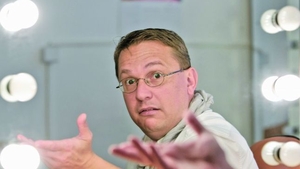 Momente de panică la Teatrul de Comedie! Actorul MARIUS FLOREA VIZANTE, transportat de urgenţă la spital după ce i s-a făcut rău înaintea spectacol