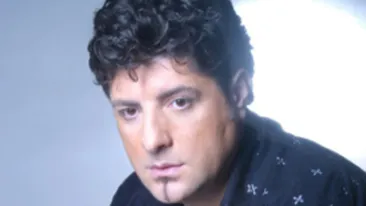 Oare Tavi Colen stie ce face iubita lui noaptea prin cluburi? Vezi aici ce presteaza Emma Stefan, cu decolteul generos la vedere