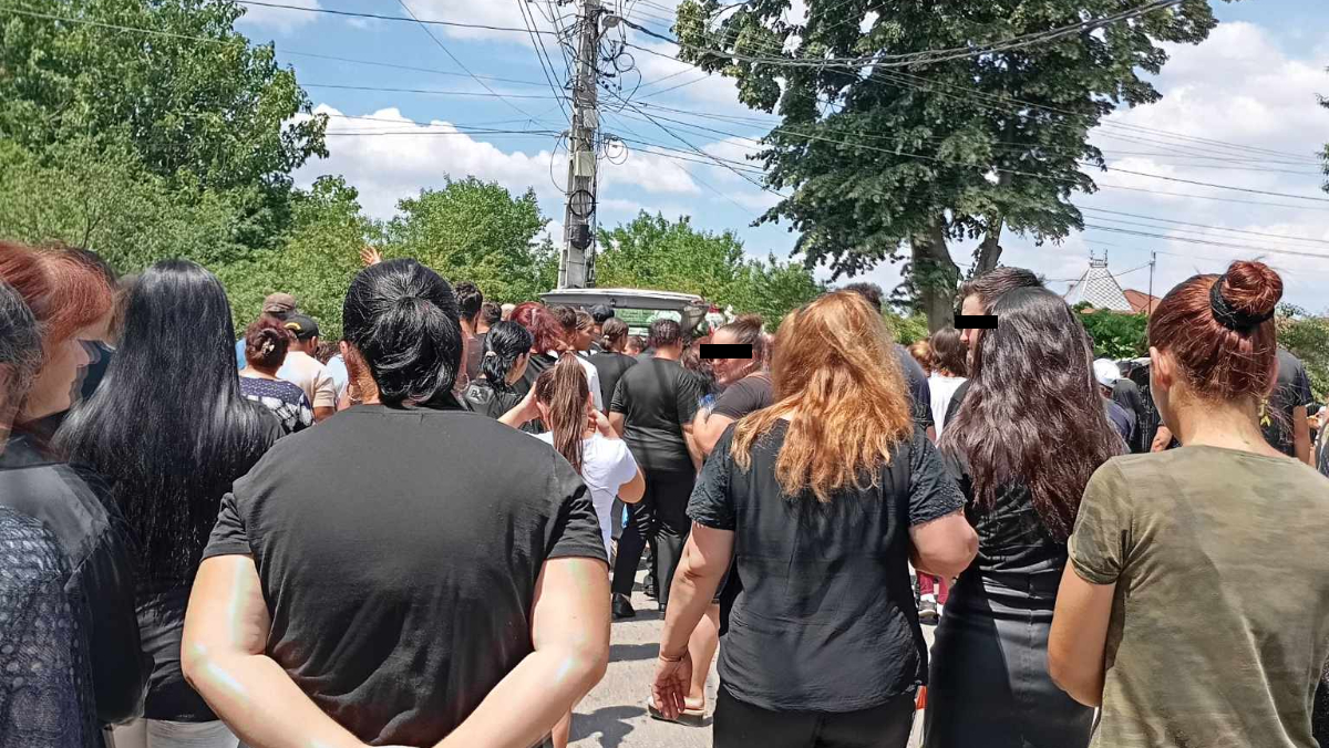 Alexandra a fost condusă pe ultimul drum/ Sursa foto: Captură Kanal D
