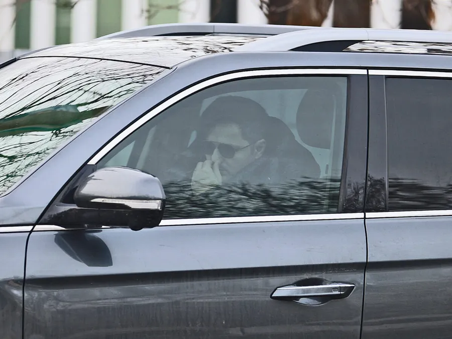 A urcat la volanul bolidului său și a plecat în trombă