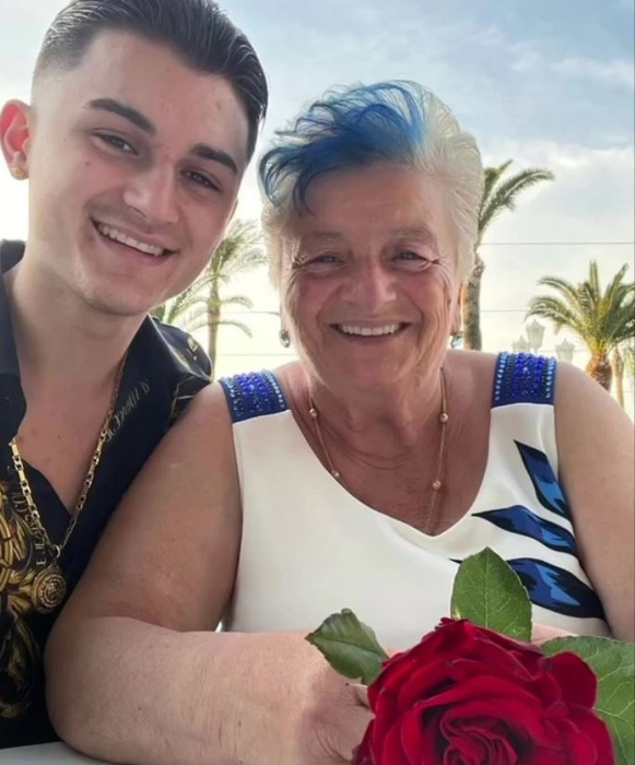 Viral! Dragoste fără limite de… vârstă. Bunicuța sexy, cerută în căsătorie de iubitul cu 57 de ani mai tânăr