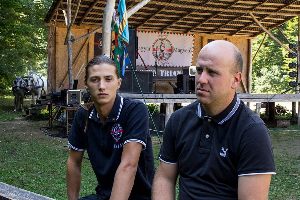 Szőcs Zoltan (dreapta) într-un interviu RISE Project, la tabăra anuală HVIM “Szekely Sziget“