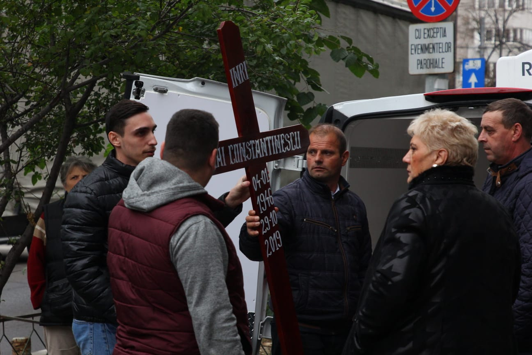 Mihai Constantinescu, depus la biserica ”Sfânta Parascheva” GALERIE FOTO
