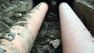 O femeie si fiul ei de 17 ani, raniti dupa ce au incercat sa taie o conducta cu gaz de sonda! Au provocat un incendiu