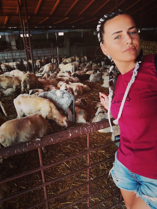 Valeria este considerată cea mai sexy ciobăniță