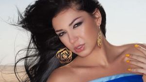 O mai ştii pe ELENA IONESCU? Fosta solistă de la MANDINGA e complet transformată! A rămas doar în costum de baie şi...