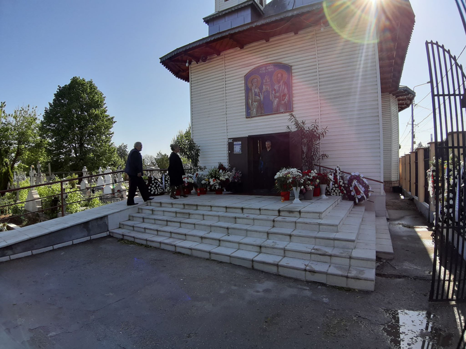 Ce mesaje au scris Raluca Bădulescu și Cătălin Botezatu pe coroanele depuse la căpătâiul lui Răzvan Ciobanu