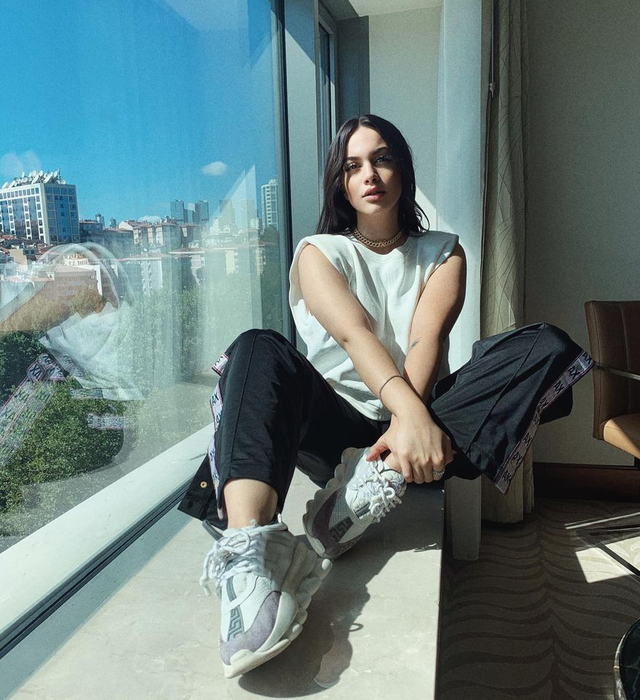 Betty Salam și-a băgat fanii în sperieți! ”Probabil vă întrebați de ce?”