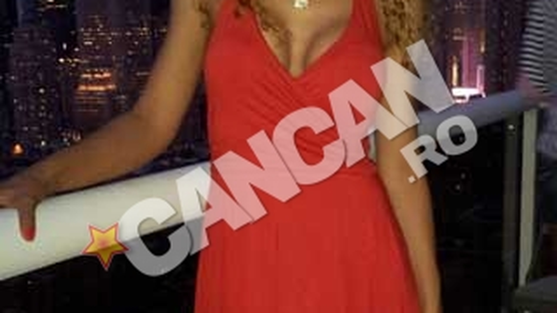 Anamaria Ferent, sexy de "Ziua Independentei". A admirat focul de artificii de la etajul 44 al unui bloc din New York!