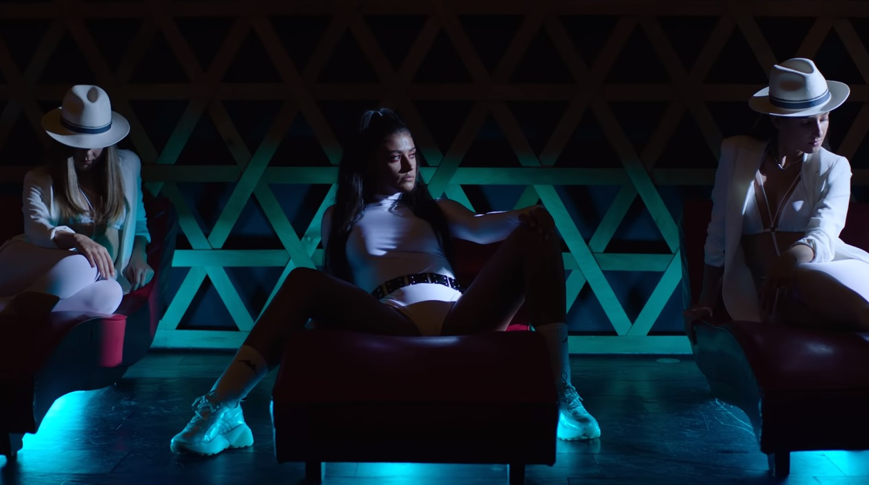 Antonia, apariție provocatoare în cel mai nou clip, lansat în colaborare cu Faydee! Versurile melodiei “Trika Trika” îți dau un vibe pozitiv