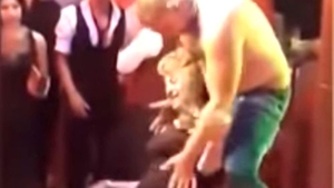 Profesoara care a dansat erotic la Balul Bobocilor şi-a dat demisia! Imaginile fierbinţi au devenit virale