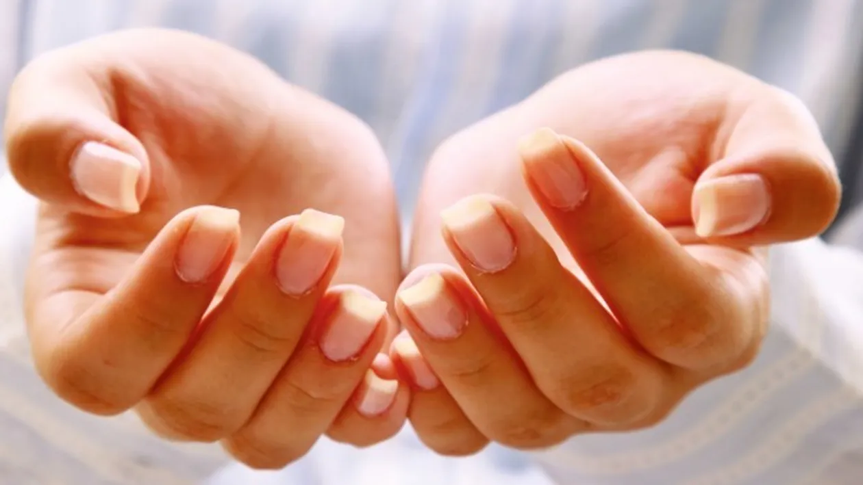 De ce tremură mâinile. Ce recomandă doctorii în astfel de situaţii