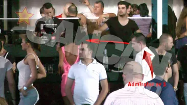 Situatie extrem de neplacuta pentru Pamfile, in club! A iesit cu iubitul, dar au sarit pe ea alti barbati. Sub ochii lui!