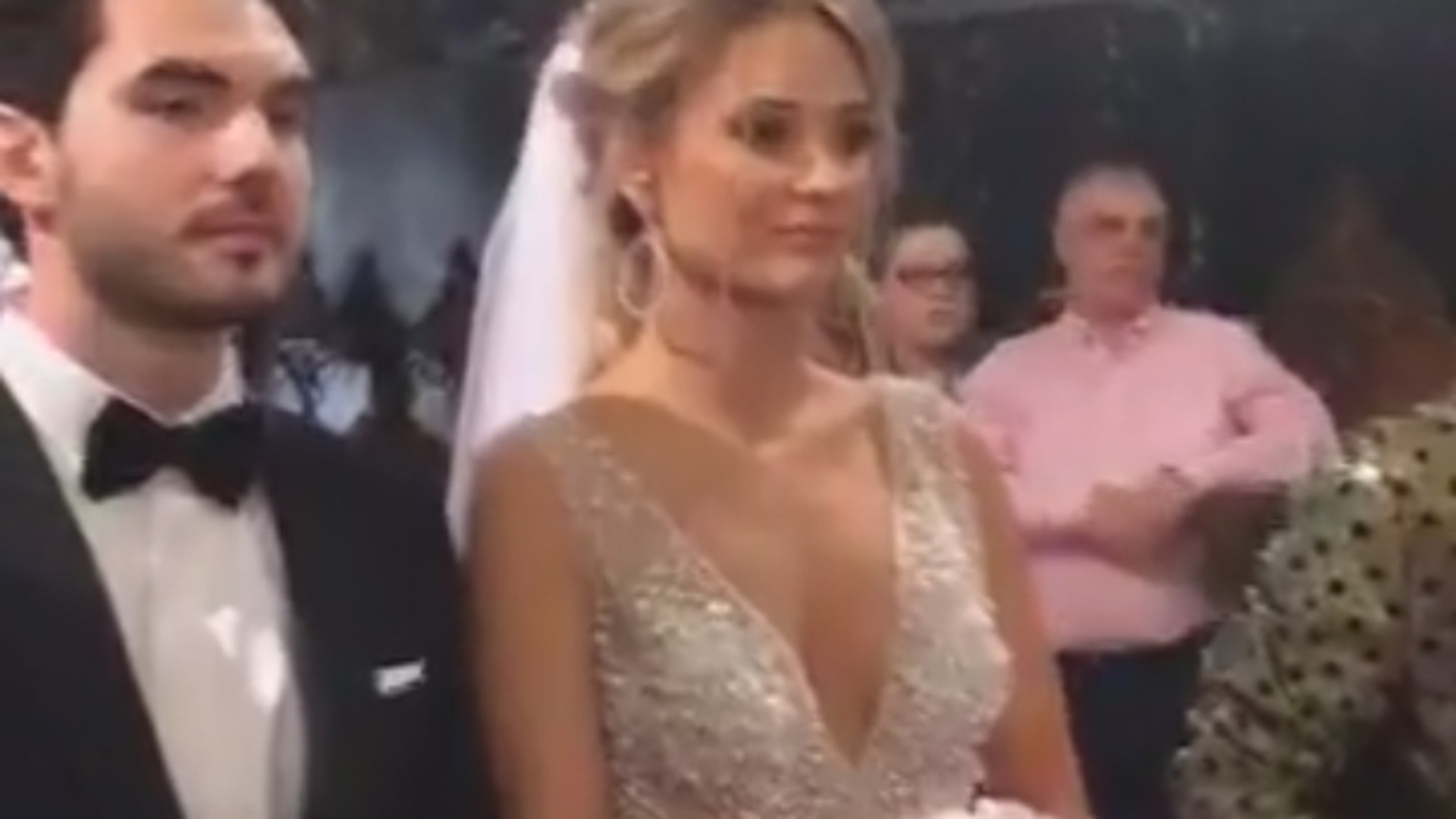Sora DELIEI s-a căsătorit religios azi! DELIA şi soţul ei au fost naşi! Vezi imaginile LIVE de la nuntă şi de la petrecere