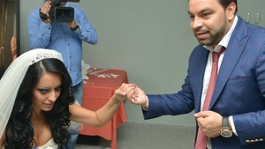 Imagini de senzatie cu Salam si fiica lui Fane Spoitoru. Vezi ce gest a facut tanara fata de manelist chiar in noaptea nuntii