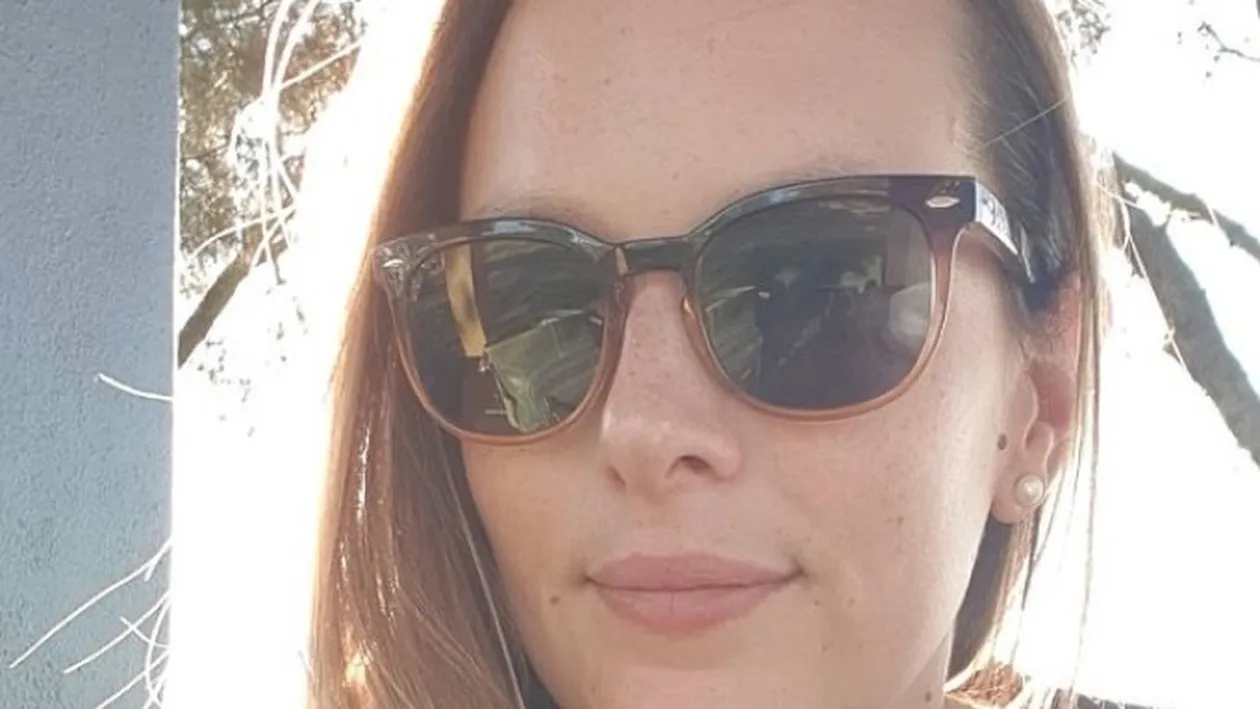 Unei tinere i-au fost amputate degetele de la piciorul drept după ce s-a întors din vacanță. Ce bacterie a luat dintr-un spa