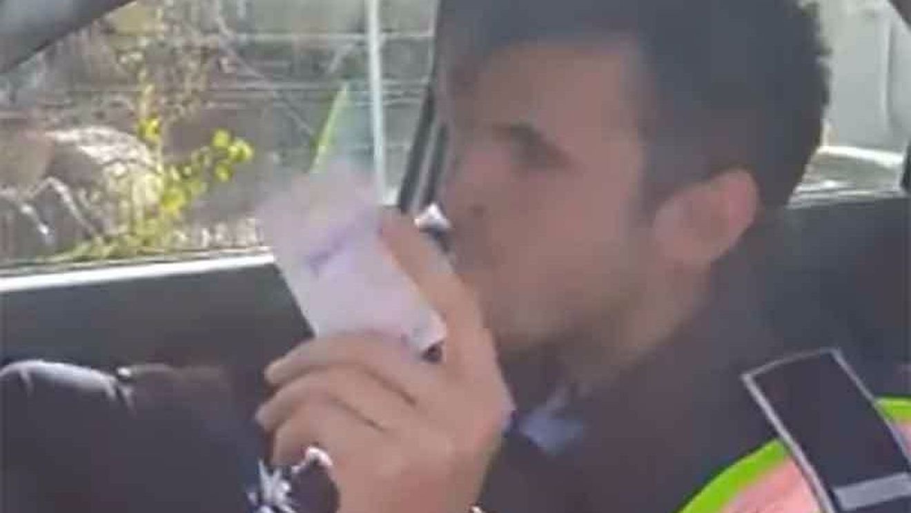 Caz revoltător în România. Poliţia i-a reţinut permisul unui şofer care ar fi refuzat să dea şpagă. Dialog halucinant