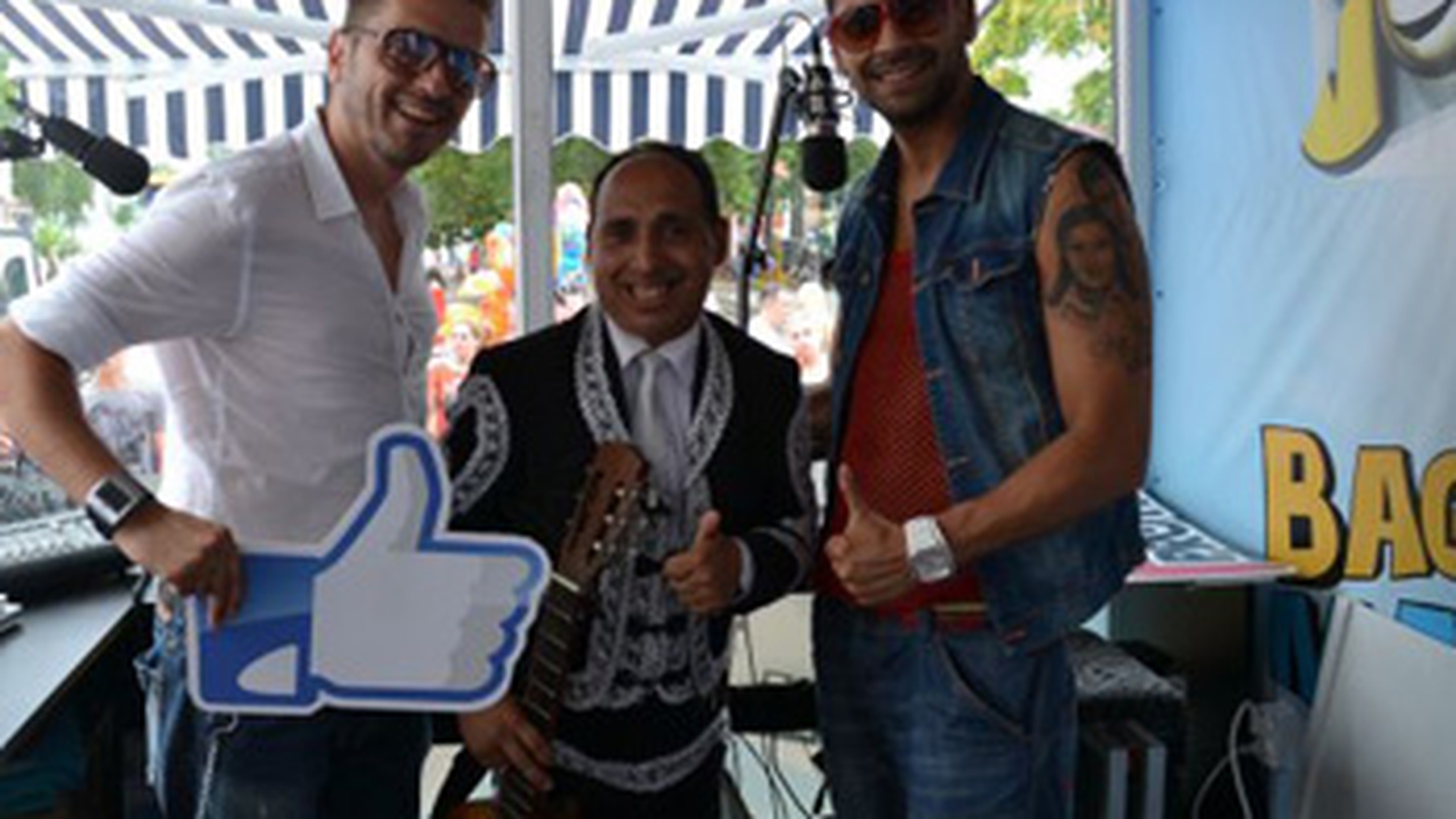 VIDEO Asta va fi hitul verii pe Facebook! Connect-R feat. Gigel Frone- "Eu vara nu dorm"! Gigel habar n-are versurile, dar improvizeaza bestial cu chitara