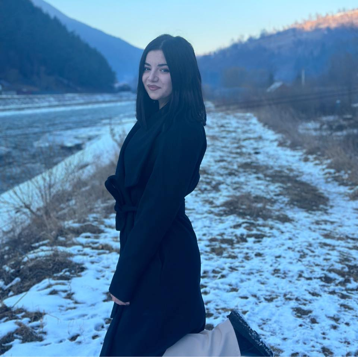 Ioana Pavăl a avut o copilărie grea/ Sursa foto: Facebook