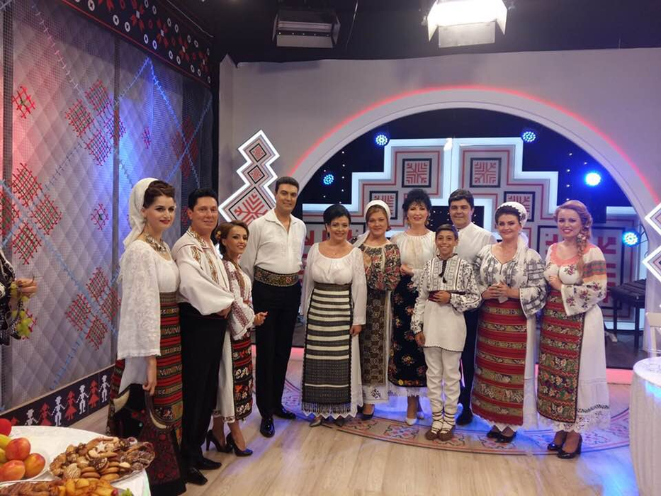 Camil participă frecvent la festivaluri de folclor, de unde pleacă întotdeauna cu premii