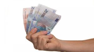 ​Salariul minim 2021 a fost majorat din luna ianuarie. Ce sumă apare în Monitorul Oficial