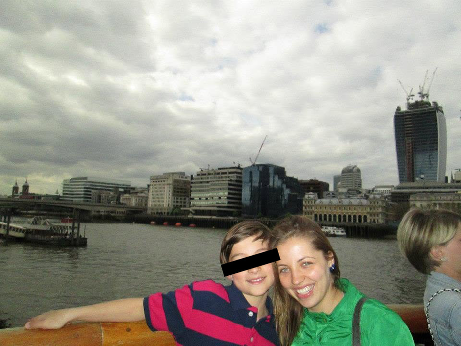 Cum arăta Bianca Iotu în 2012, când a abandonat școala din România și s-a angajat chelneriță într-un bar din Londra