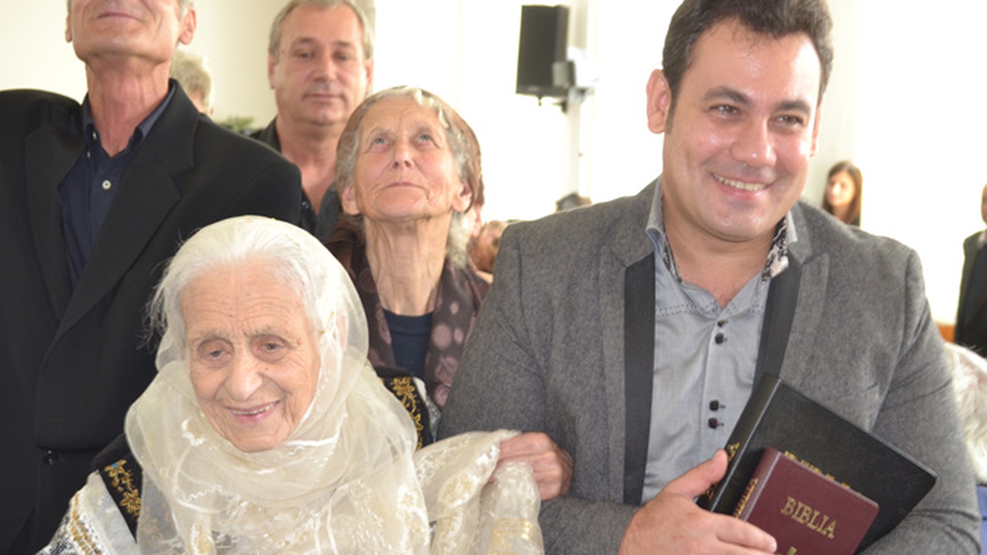 Ion si Ionut au cantat si ei in corul bisericii de Ziua a Saptea! Mama lui Ion Dolanescu e adventista de 60 de ani