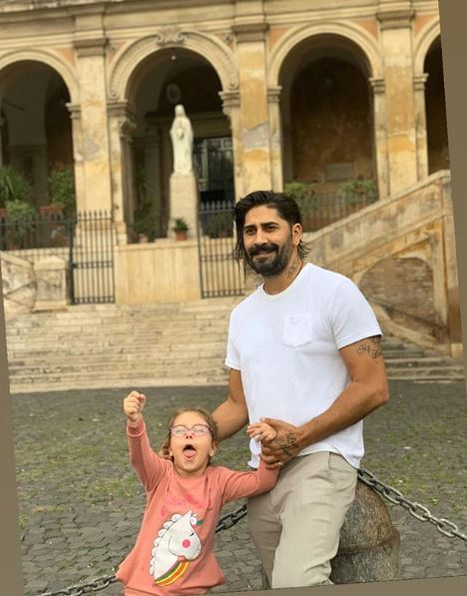 Connect-R și Misha din nou împreună! Cei doi au plecat într-o vacanță de vis împreună cu fetița lor