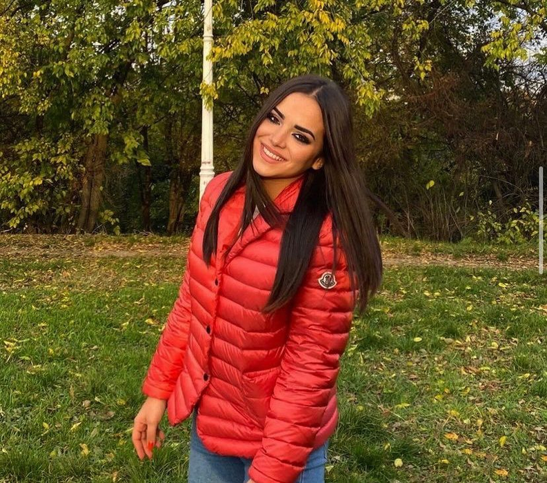 Cum arată şi din ce face bani Alesia, fiica cea mare a Danei Marijuana? Foto