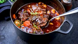 Tocană anti-mahmureală. E una dintre cele mai vechi rețete culinare! Ce conține, de fapt