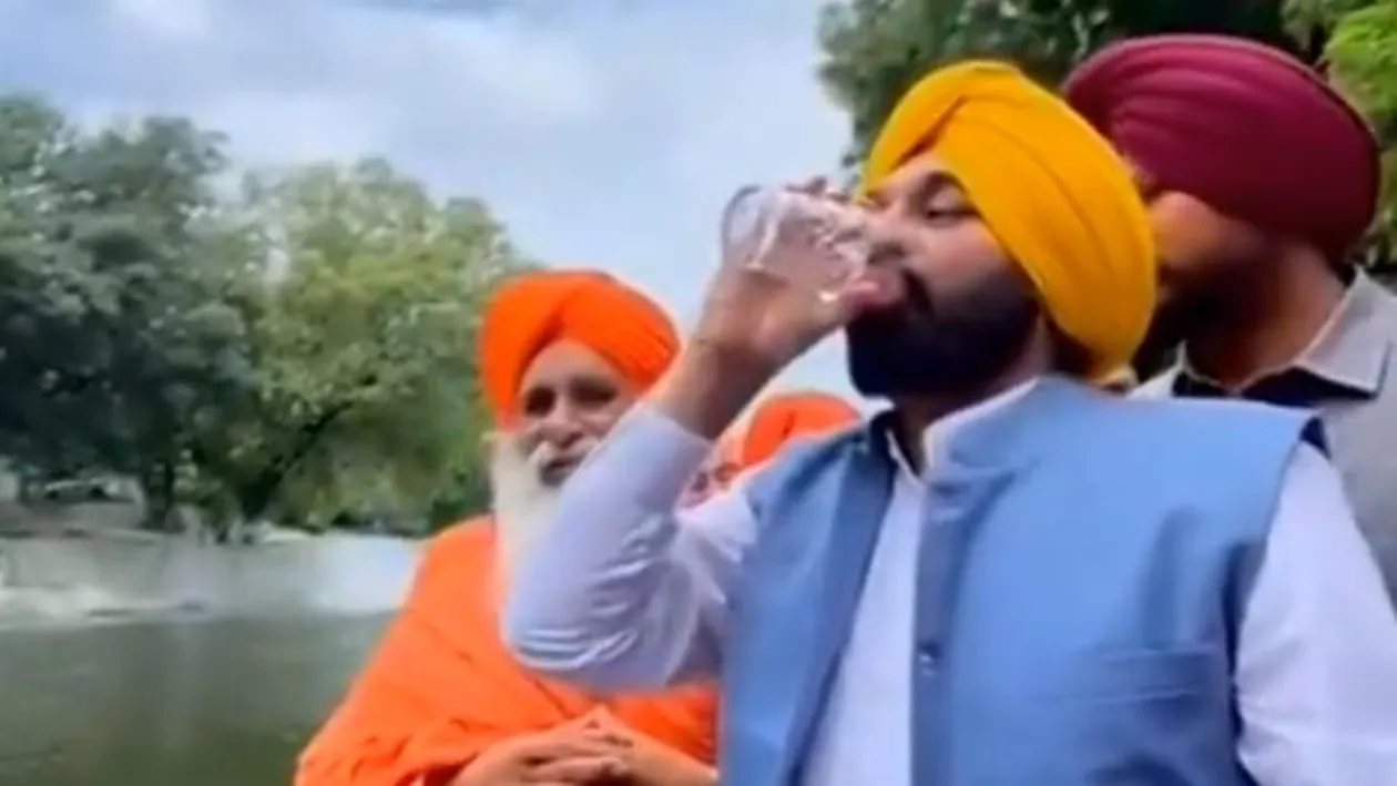 A ajuns la spital de urgență după ce a băut apă din râul ”sfânt” ca să le arate oamenilor că sunt în siguranță