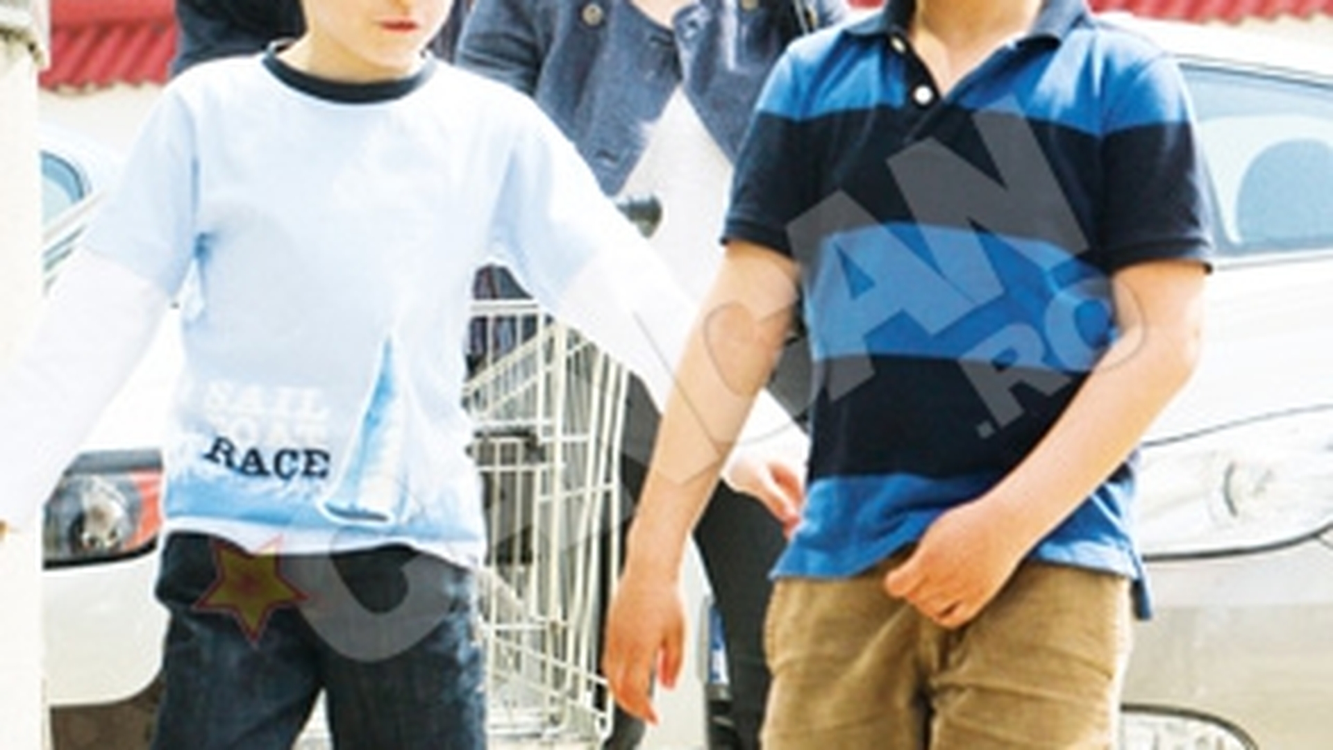 Au facut taraboi in supermarket! Mandruta nu-si poate struni juniorii