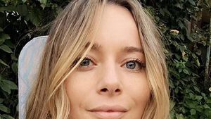 Acasă e o fată simplă, dar pe covorul roşul face legea! Laura Cosoi, apariţie de zile mari la un eveniment monden