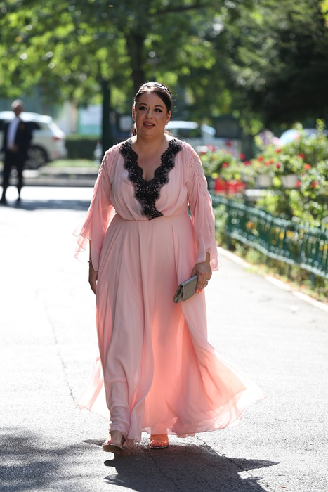 EXCLUSIV. Cum a apărut îmbrăcată Oana Roman la nunta Gabrielei Cristea