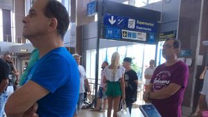 Nicolae Guţă, ceartă în aeroport cu soţia sa, Cristina!