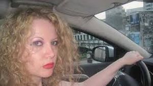 Oana Lis, regina gafelor din trafic! Uite-o pe soferita groazei cum ignora cu nonsalanta regulile de circulatie.