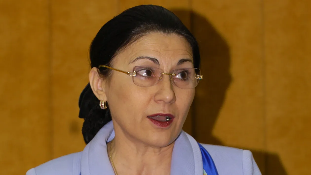 Ecaterina Andronescu nu vrea ca invatatoarea care si-a jignit elevii sa mai predea: “De luni, pleaca din scoala!”