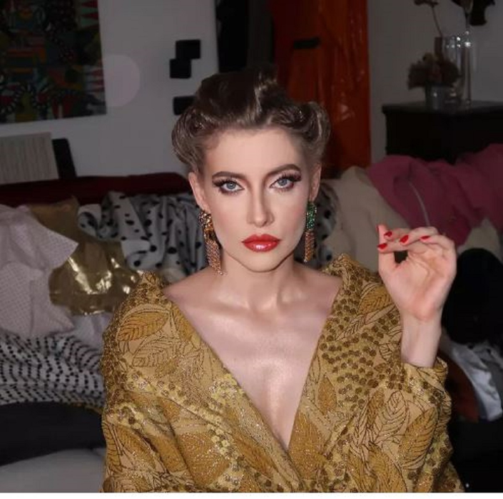Cum arată casa de lux a Iuliei Albu? Şi-a făcut grădină exotică din banani şi măslini şi creşte melci africani. FOTO