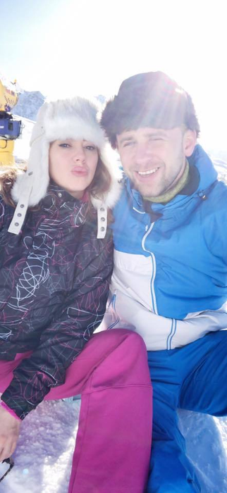 Larisa Drăgulescu s-a logodit! Fosta soţie a lui Marian Drăgulescu şi-a refăcut viaţa alături de un bărbat mai tânăr! Iubitul ei a cerut-o de nevastă într-un cadru de basm
