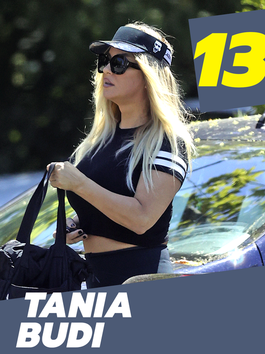 TOP 30 sexy-vedete care și-au scos abdomenul la ”interval”! Antonia, Alexandra Stan și Otniela n-au avut ”milă” de trecători!