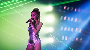 Alexandra Stan, aparitie controversata! Alaturi de ce barbat celebru s-a fotografiat cantareata