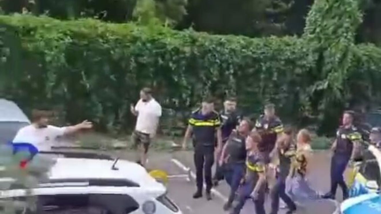 Încă un scandal în ”blocul vedetelor”: bătăi cu cuțite, cinci persoane au fost reținute